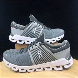On Cloud Running shoes men’s 8.5